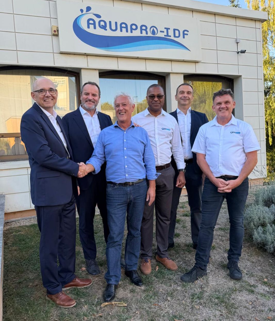 Équipes d’ODYSSEE Environnement et d’AQUAPRO IDF réunies à l’occasion de l’acquisition